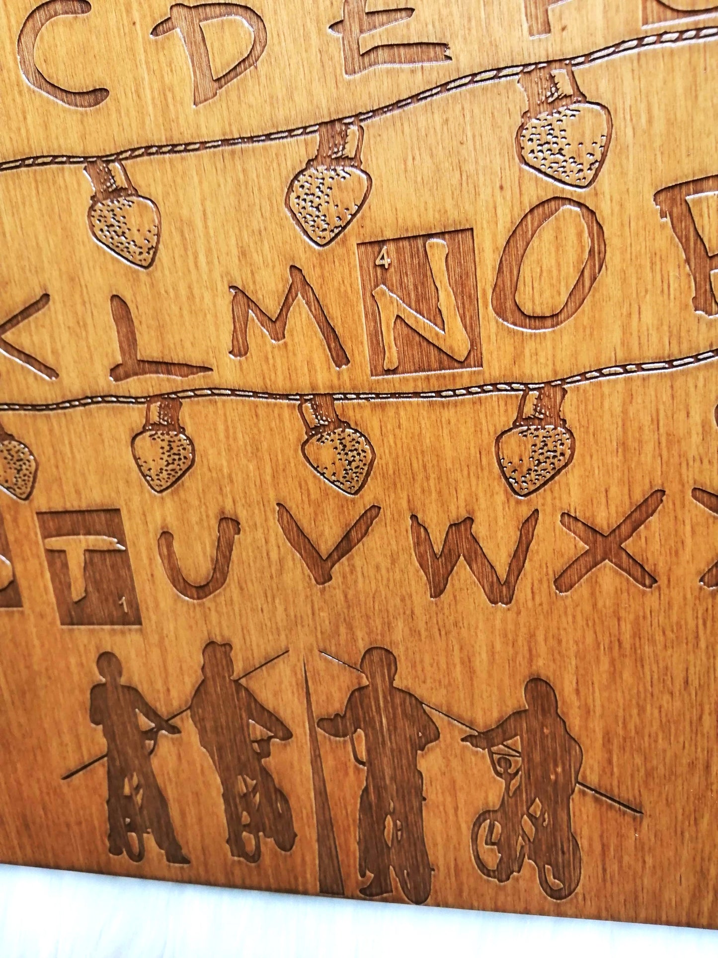 Ouija Board Wood Artisanale – Planche Ouija Inspirée de Stranger Things Spirit Board en Bois