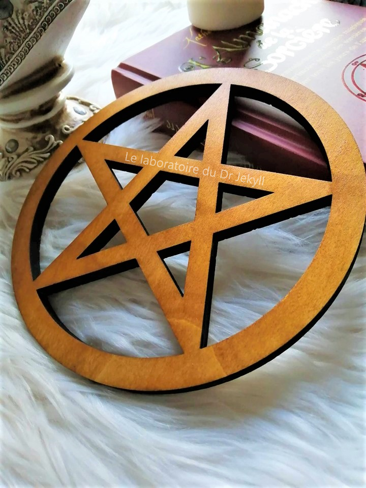 Pentacles, pentagrammes...