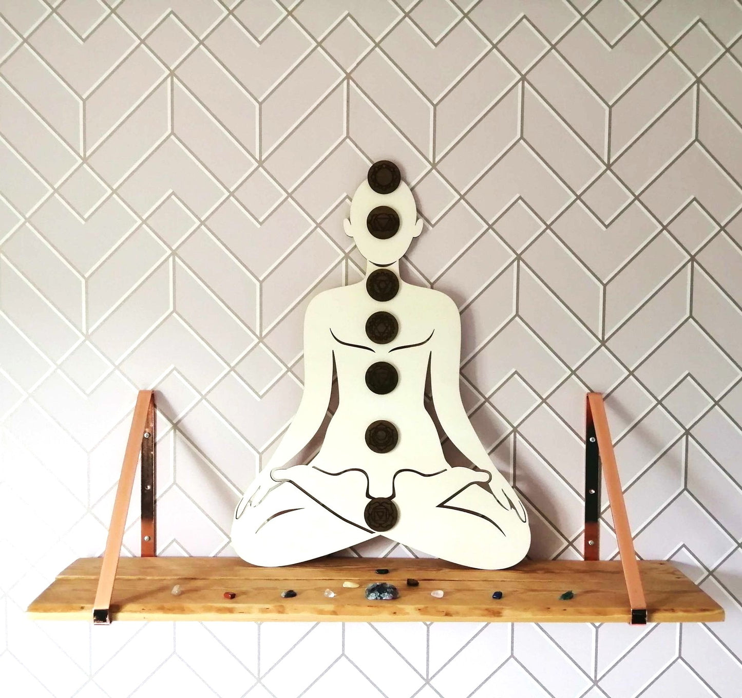 "Décoration Méditation en Bois avec 7 Chakras Gravés - Silhouette de Méditation Assis en Tailleur"