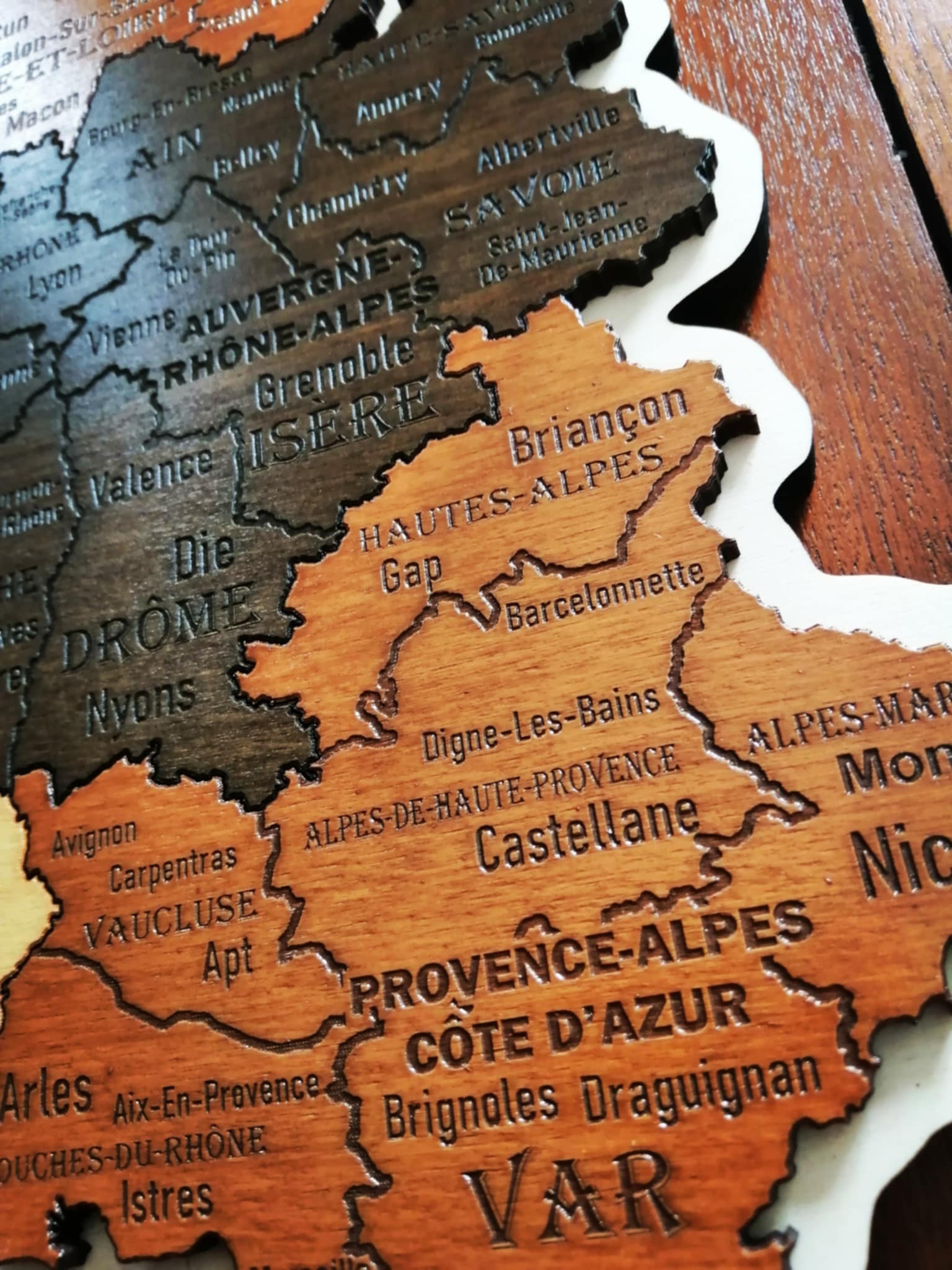 carte de France en bois
