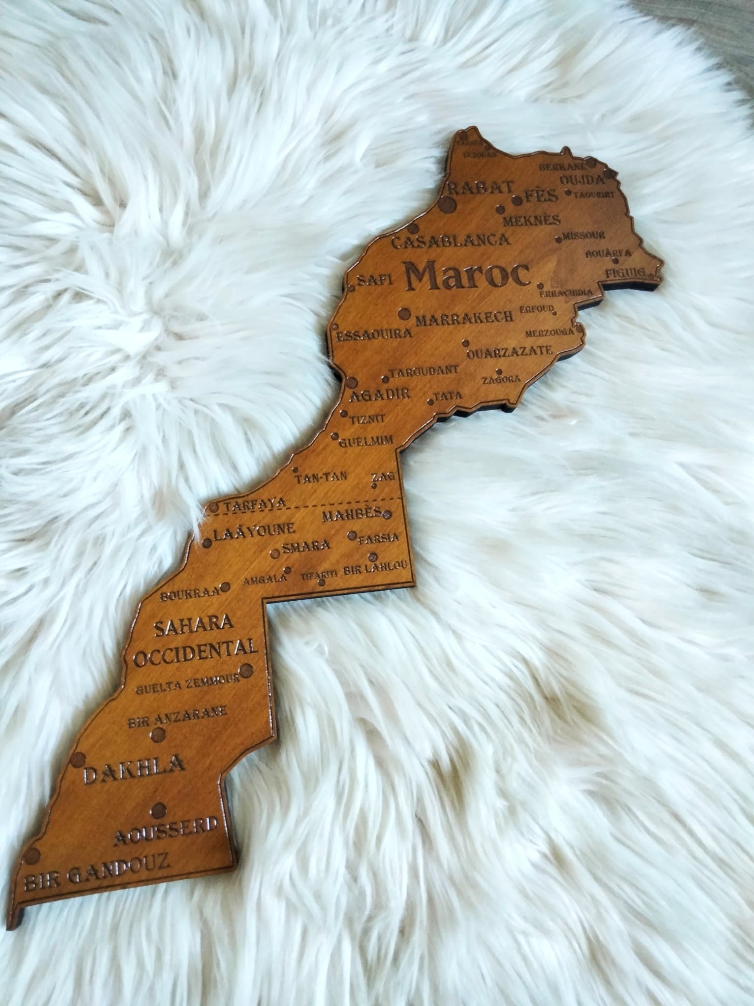 Carte Maroc bois gravé avec villes principales décoration intérieure