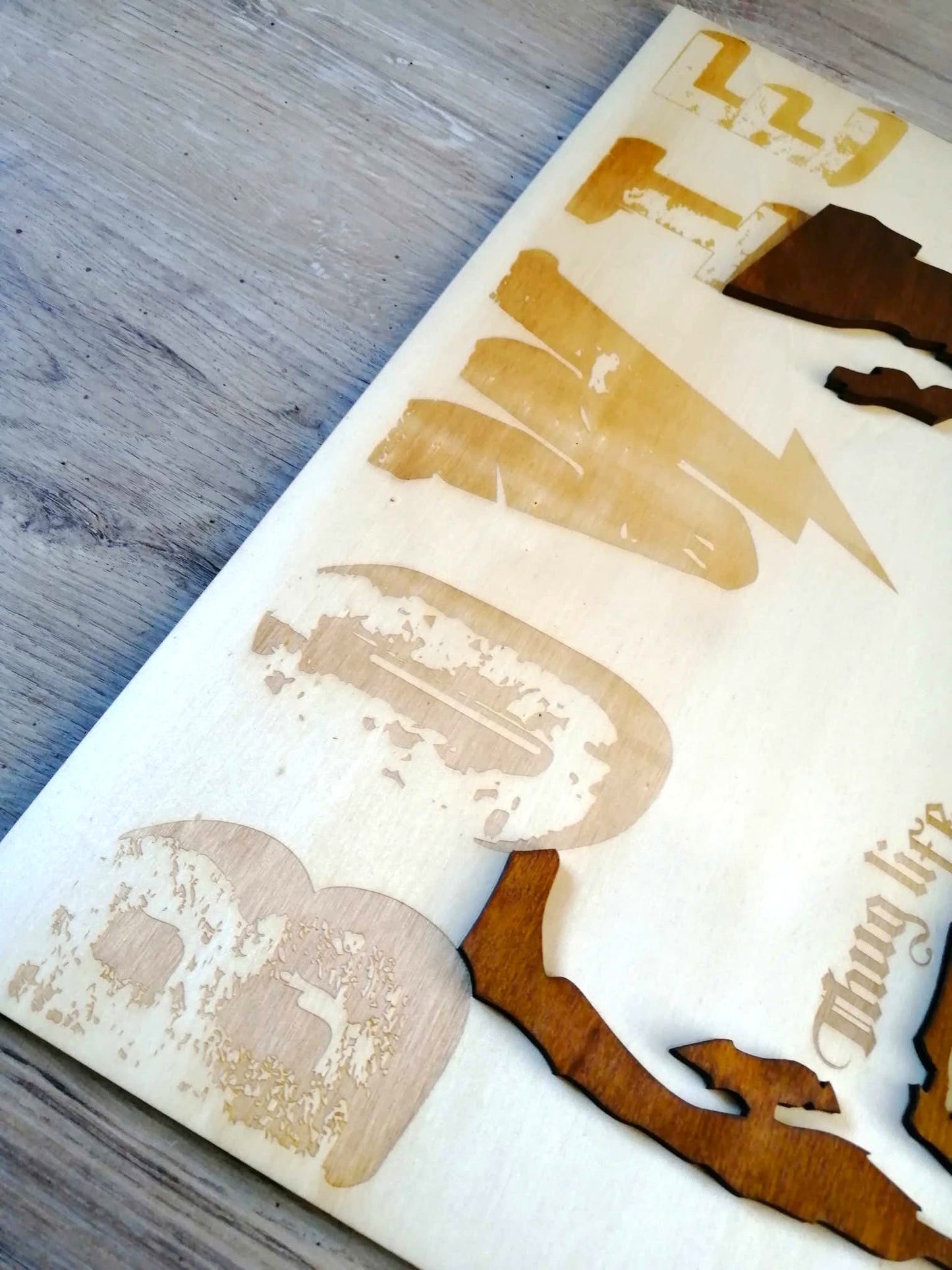 Tableau gravé en bois de David Bowie - Idéal pour une déco murale moderne et inspirante dans un salon ou un bureau
