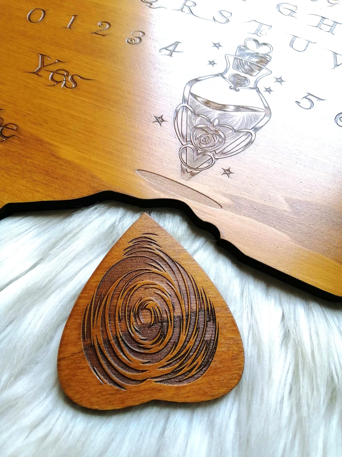 Goutte Ouija Bois – Planchette Spirit Board – Accessoire Ouija Gravé – Planchette de Spiritisme Artisanale