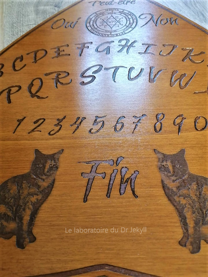witch board bois ésotérique