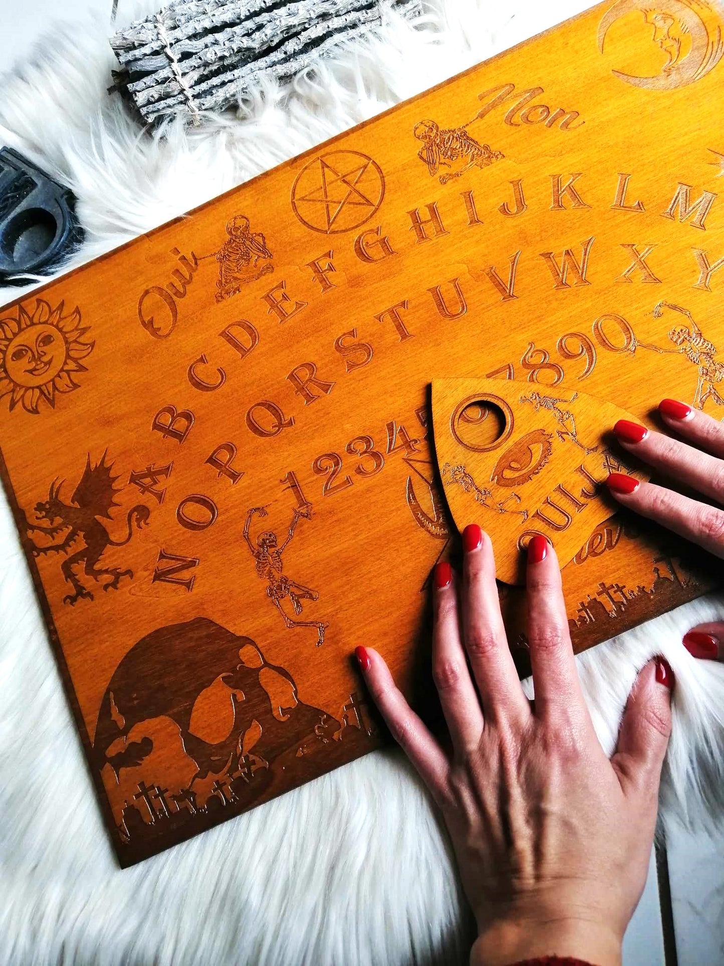 Ouija Board Dark Artisanale en Bois – Spirit Board Grand Format & Planche Ouija Ésotérique