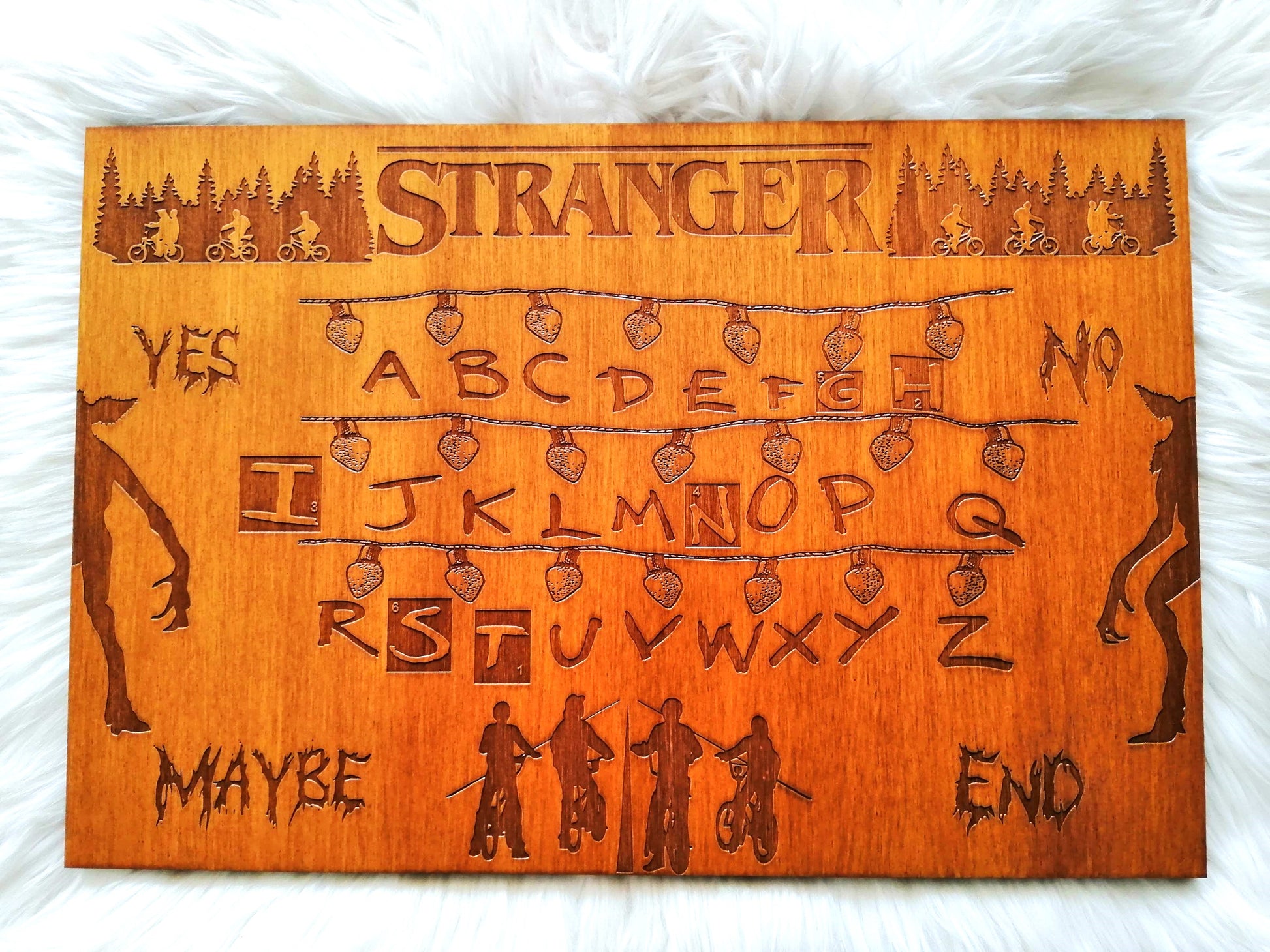 ouija board wood stranger things bois gravé