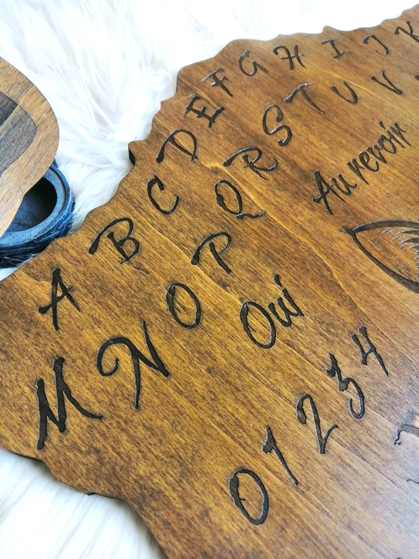 Planche Ouija Artisanale Bois – Ouija Board “Spooky” Grand Format – Spirit Board Gravé – Décoration Ésotérique Mystique