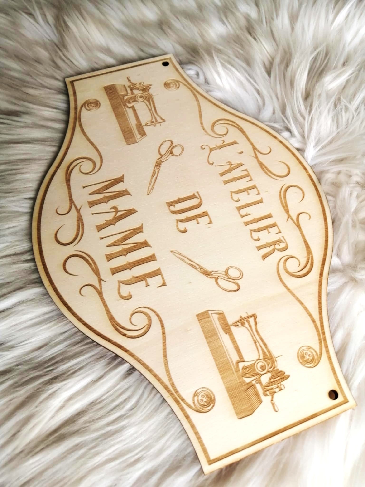 Création artisanale française en bois pour atelier couture