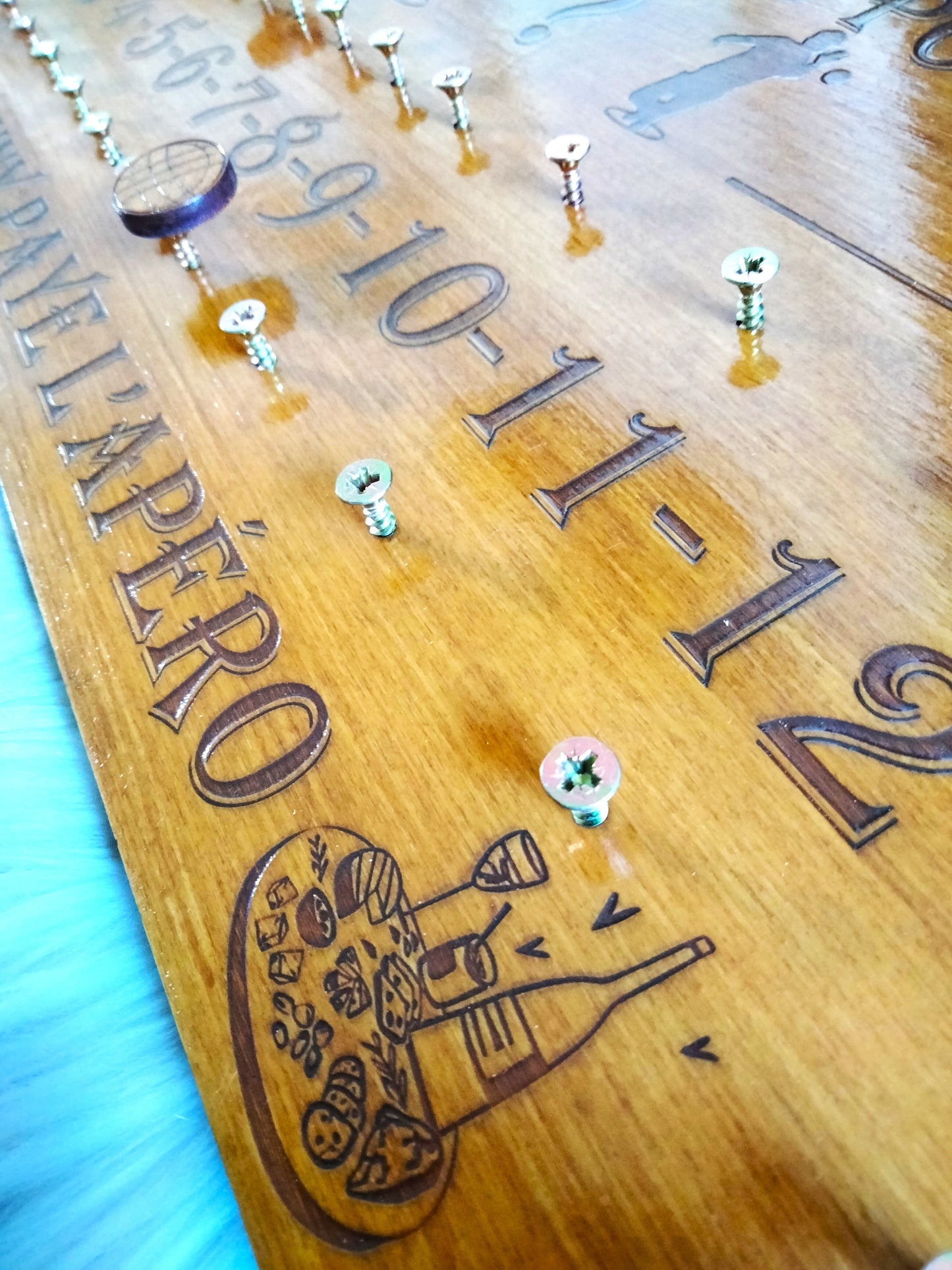 Wooden petanque scoreboard engraved with magnetic markers