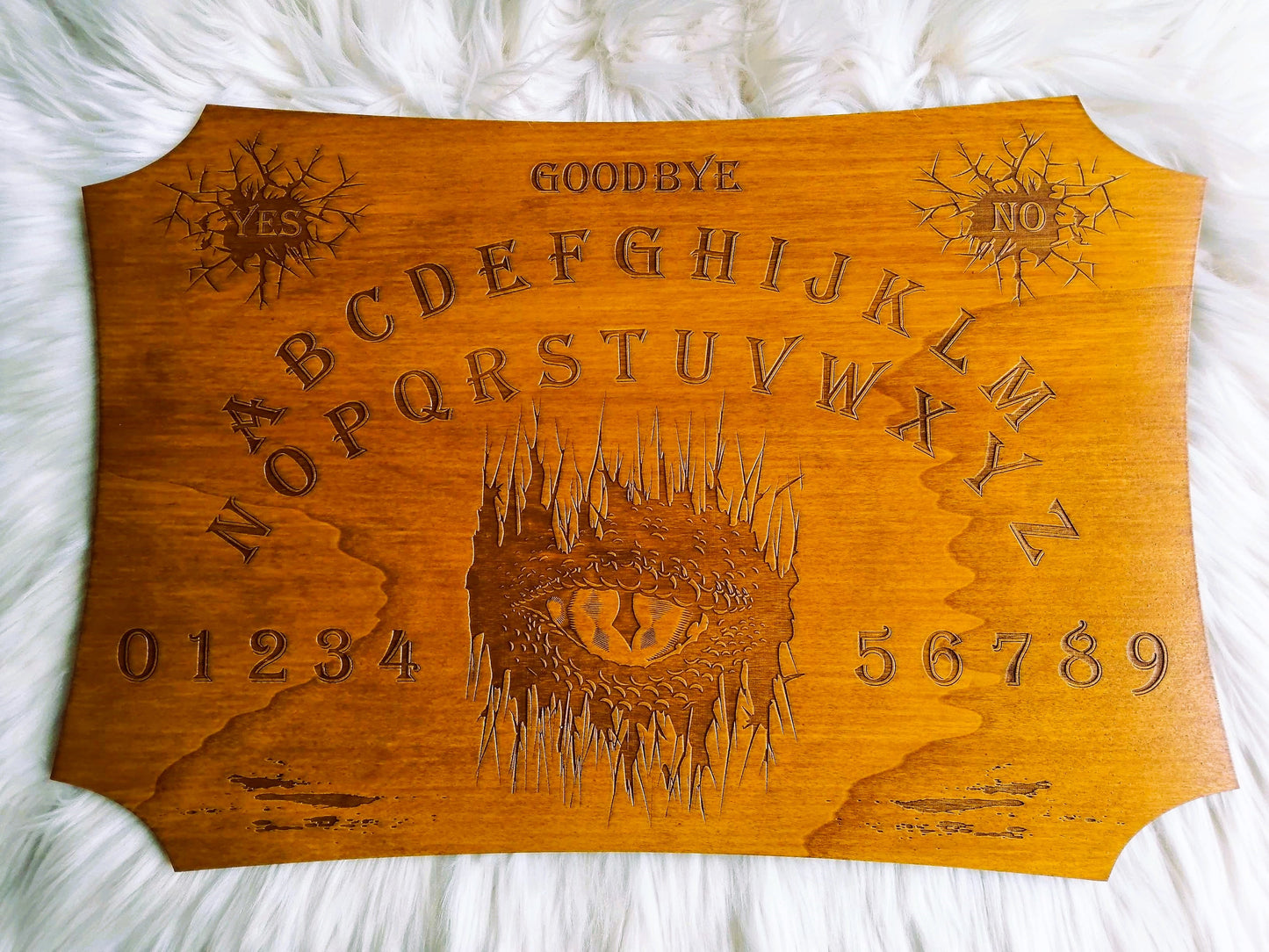 Planche ouija oeil démon bois gravé