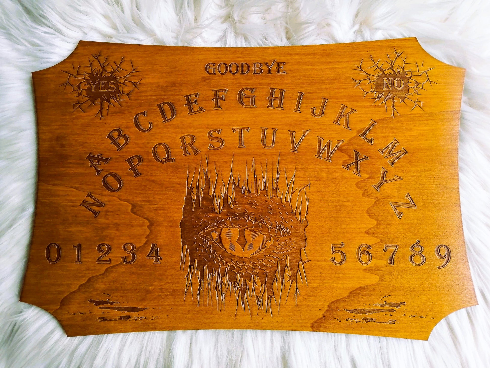 Planche ouija oeil démon bois gravé