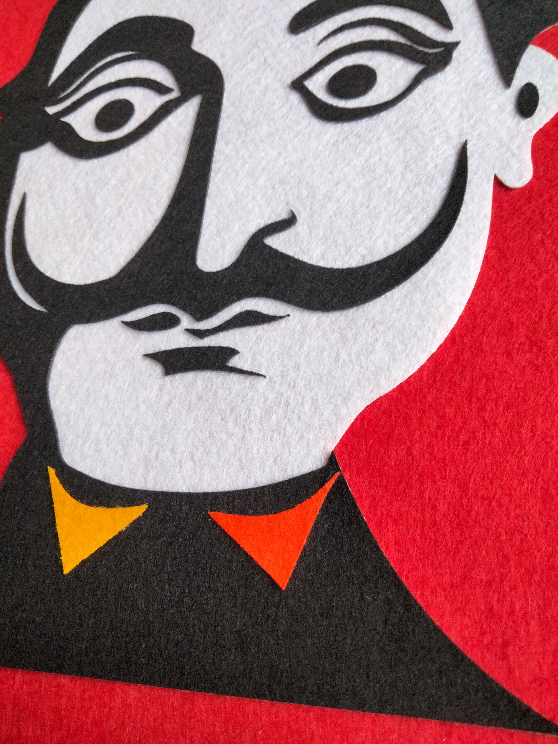 Art mural Dali revisité fond rouge contraste noir blanc