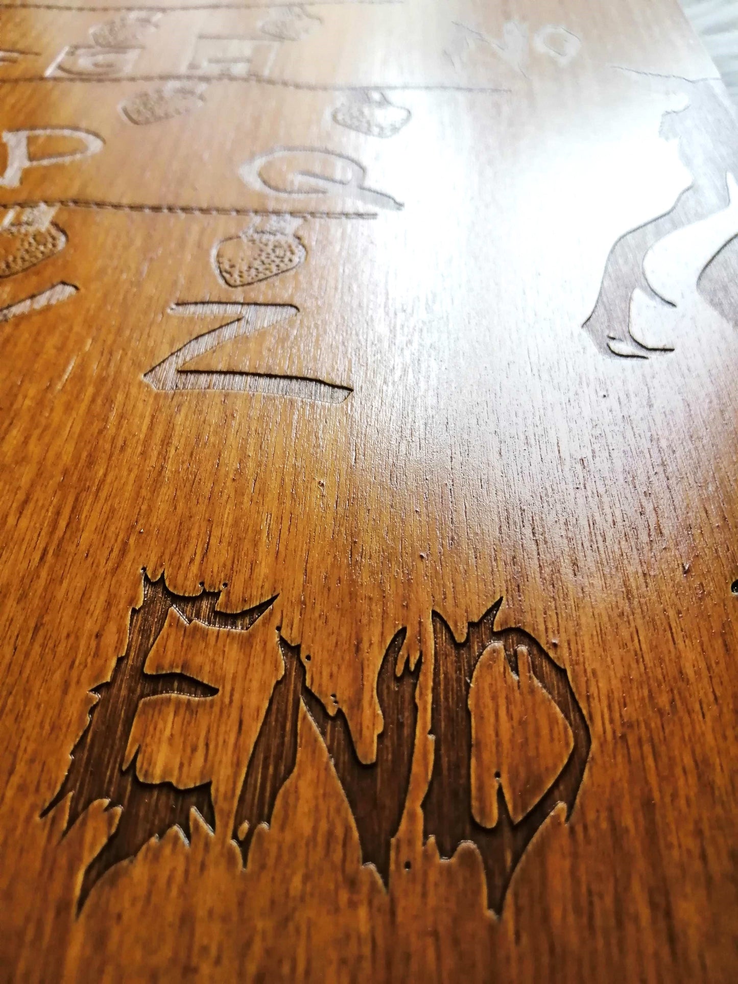 Ouija Board Wood Artisanale – Planche Ouija Inspirée de Stranger Things Spirit Board en Bois