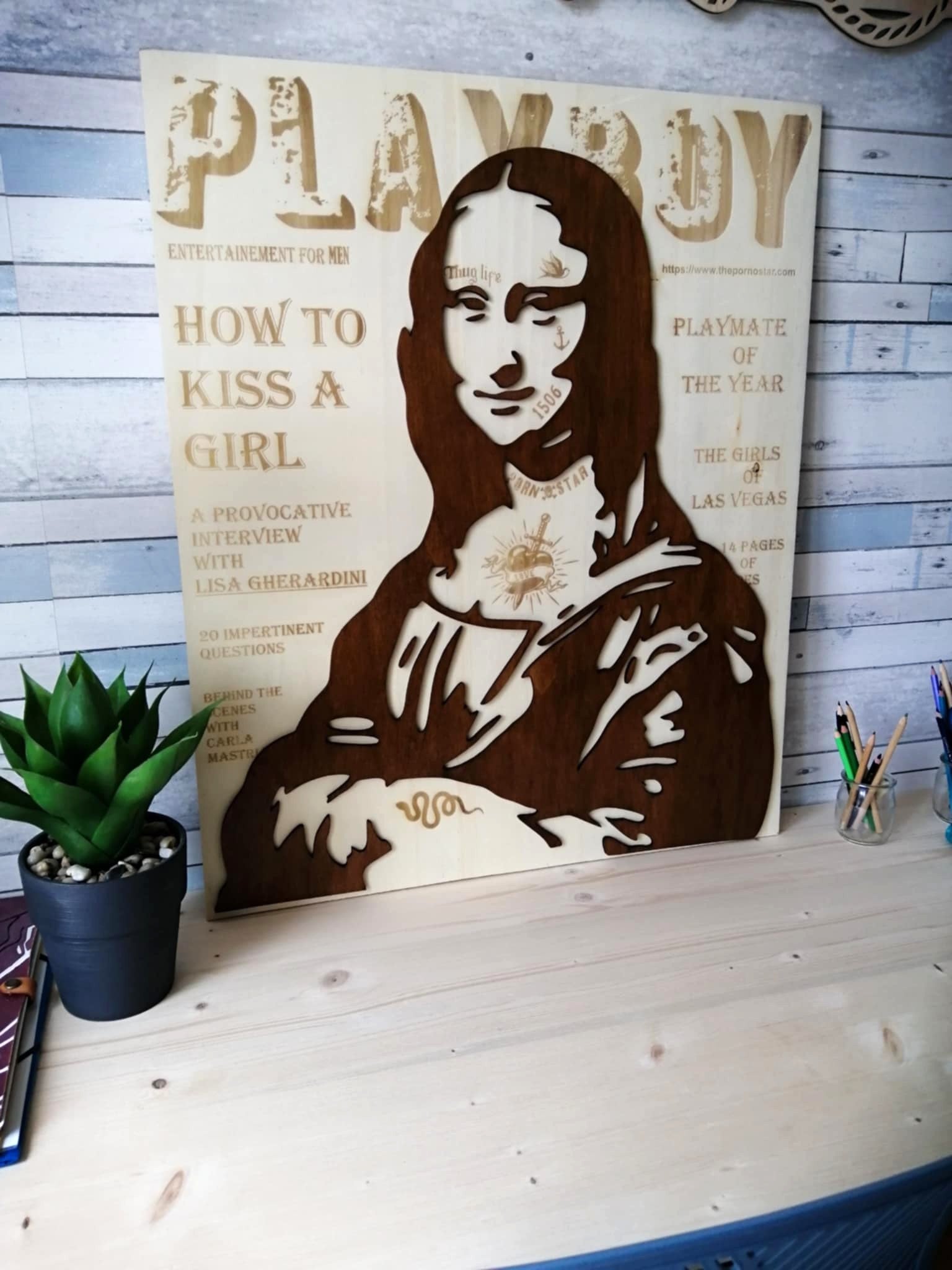 Tableau mural en bois représentant la Joconde dans un design moderne