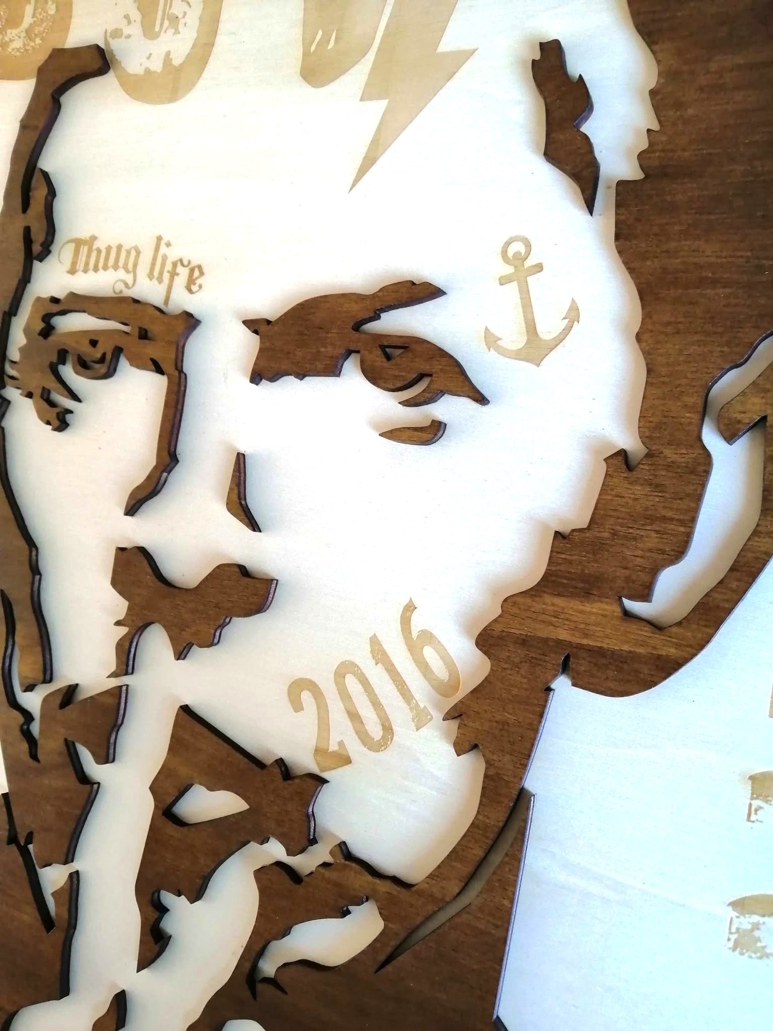 Tableau David Bowie en bois gravé et découpé - Art mural pop art et street art - Décoration musicale vintage