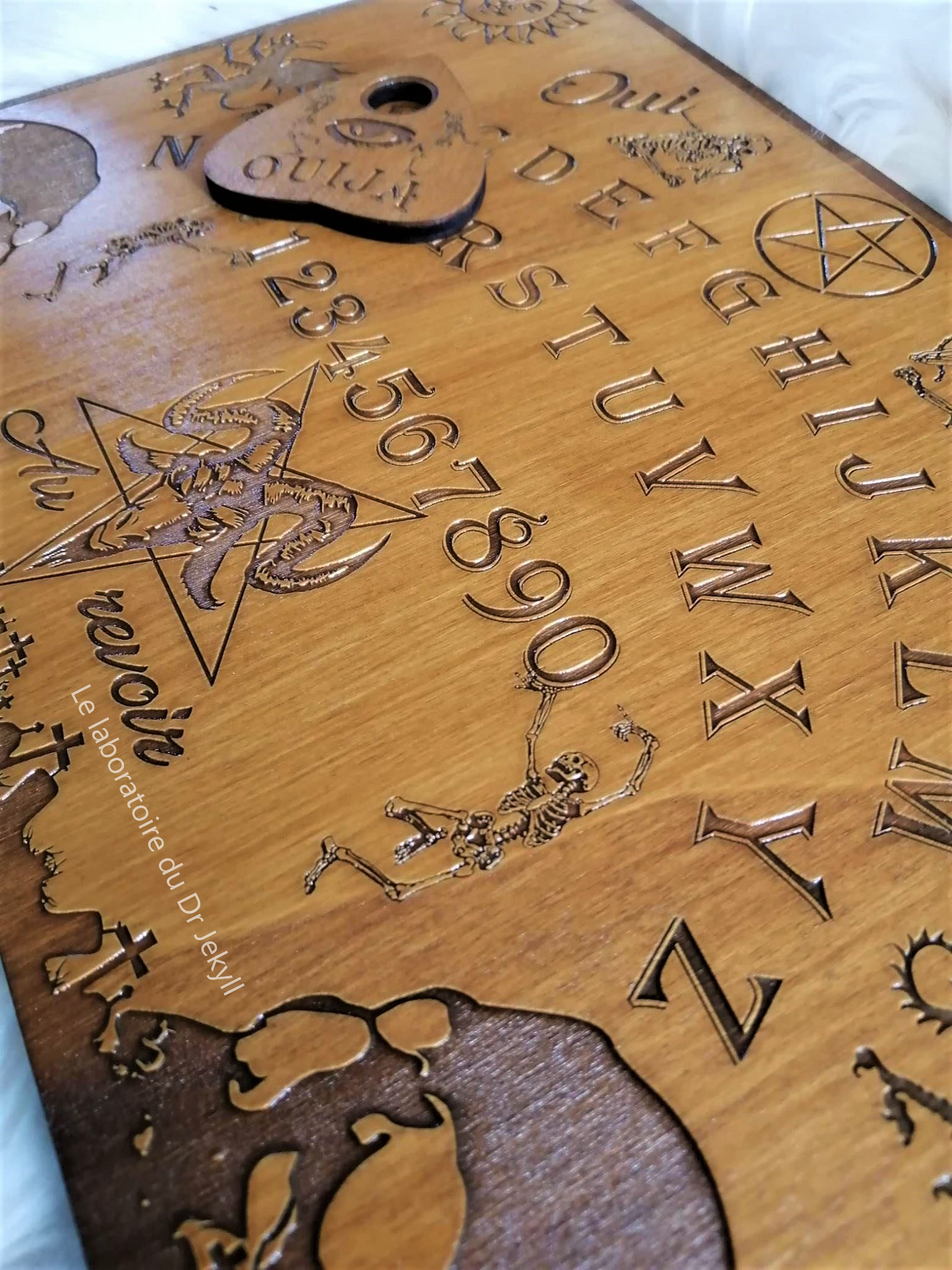 Planche Ouija "La ténébreuse"