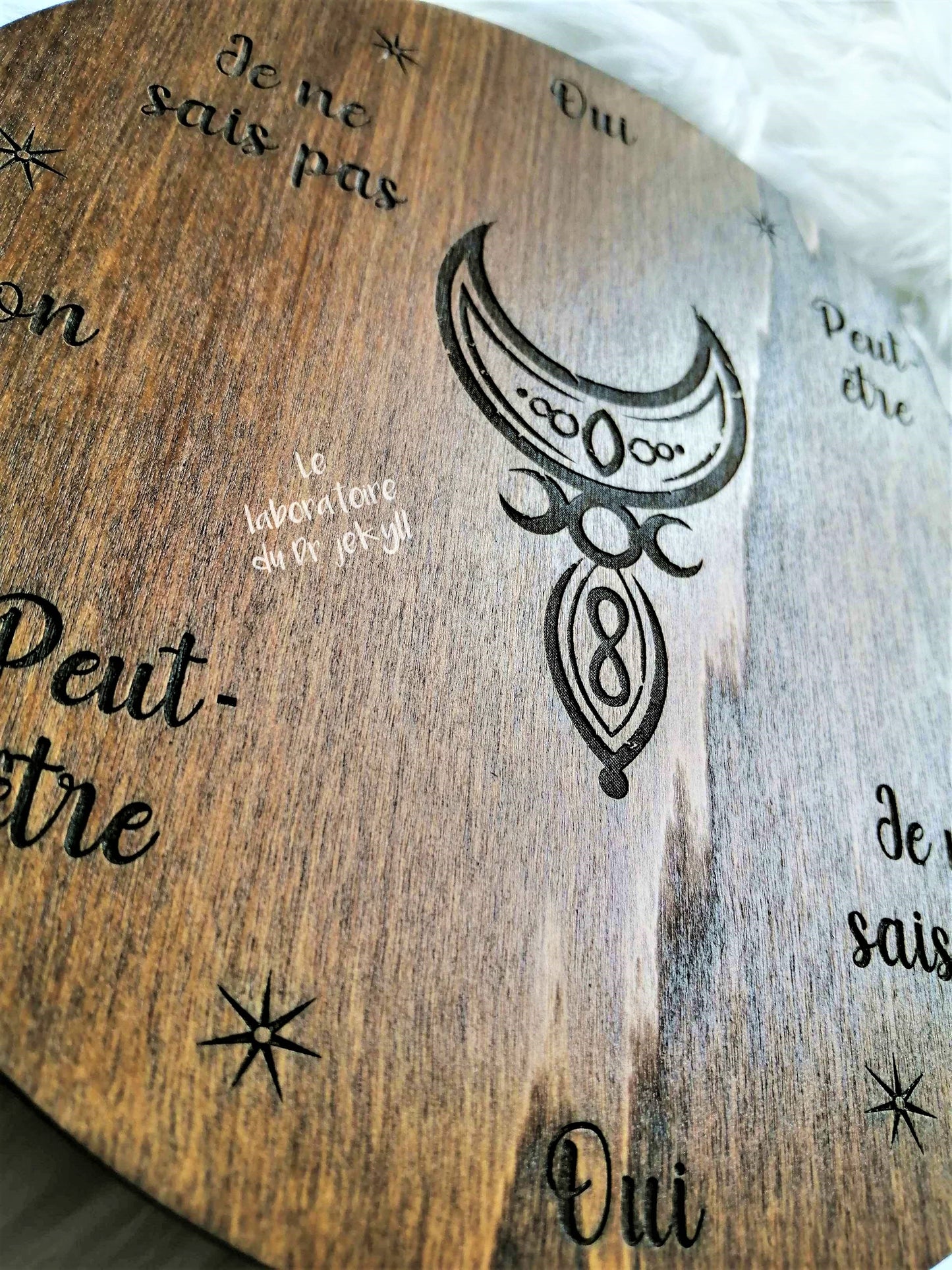 Planche de Radiesthésie Lune Mystique en Bois – Pendulum Board de Divination Artisanale