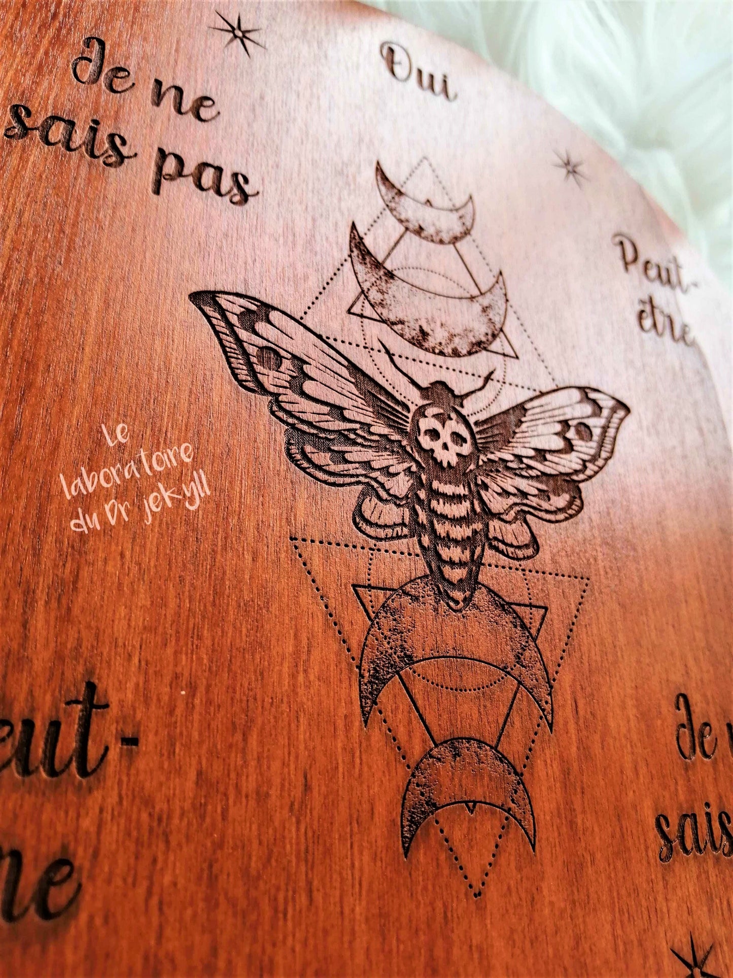 Planche de Radiesthésie Papillon Lunaire en Bois – Pendulum Board de Divination Artisanale
