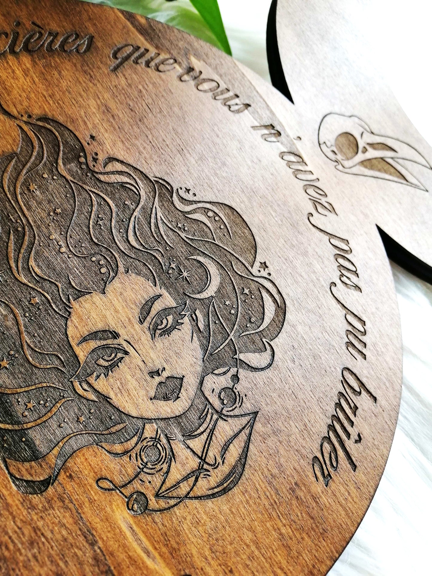 Triple lune "Nous sommes les petites-filles des sorcières que vous n'avez pas pu brûler".