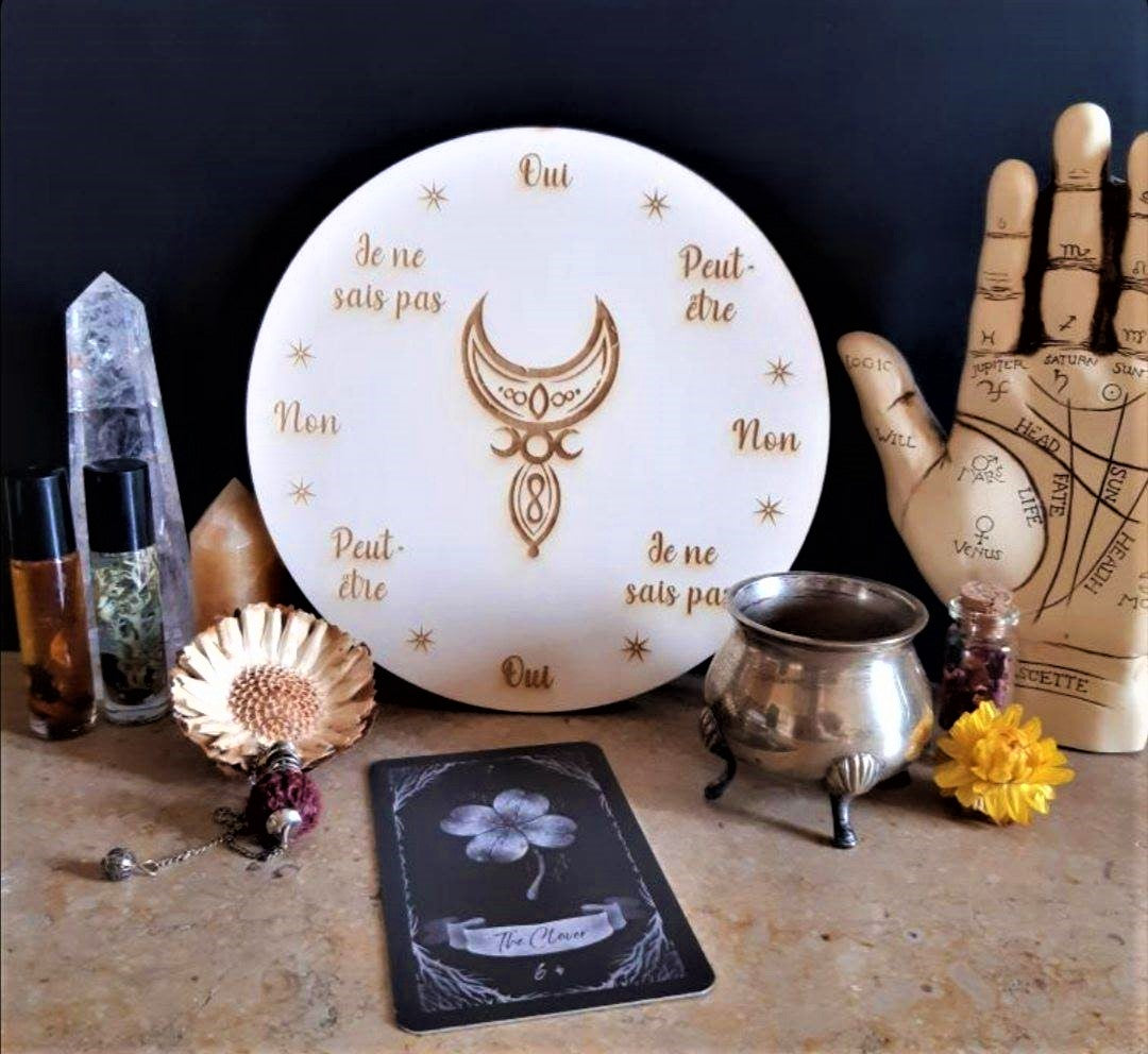 Planche de Radiesthésie Lune Mystique en Bois – Pendulum Board de Divination Artisanale