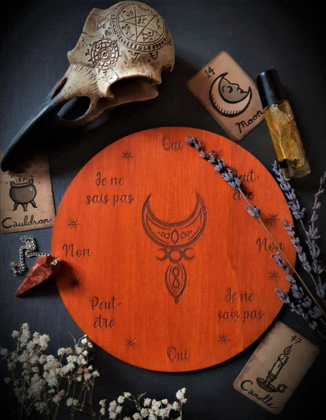 Planche de Radiesthésie Lune Mystique en Bois – Pendulum Board de Divination Artisanale