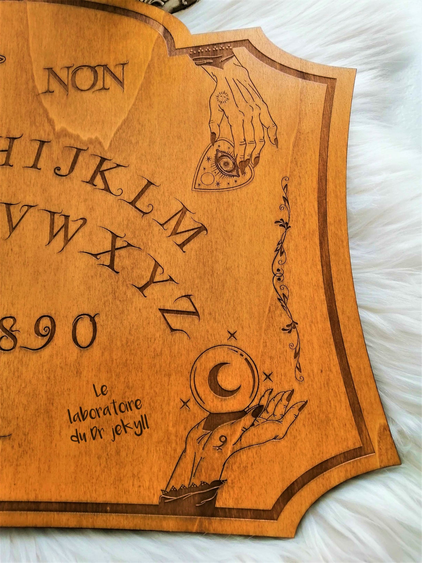 Planche Ouija Artisanale Bois – Ouija Board “Mystique” Grand Format – Spirit Board Gravé – Décoration Ésotérique & Spirituelle